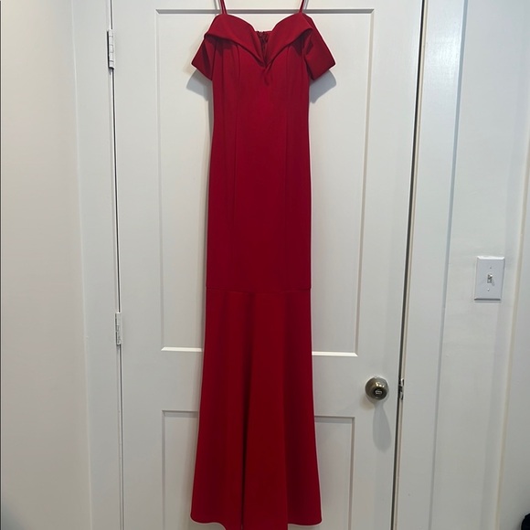 Eureka USA Elegant Red Off-Shoulder Gown size XS. - Picture 5 of 13